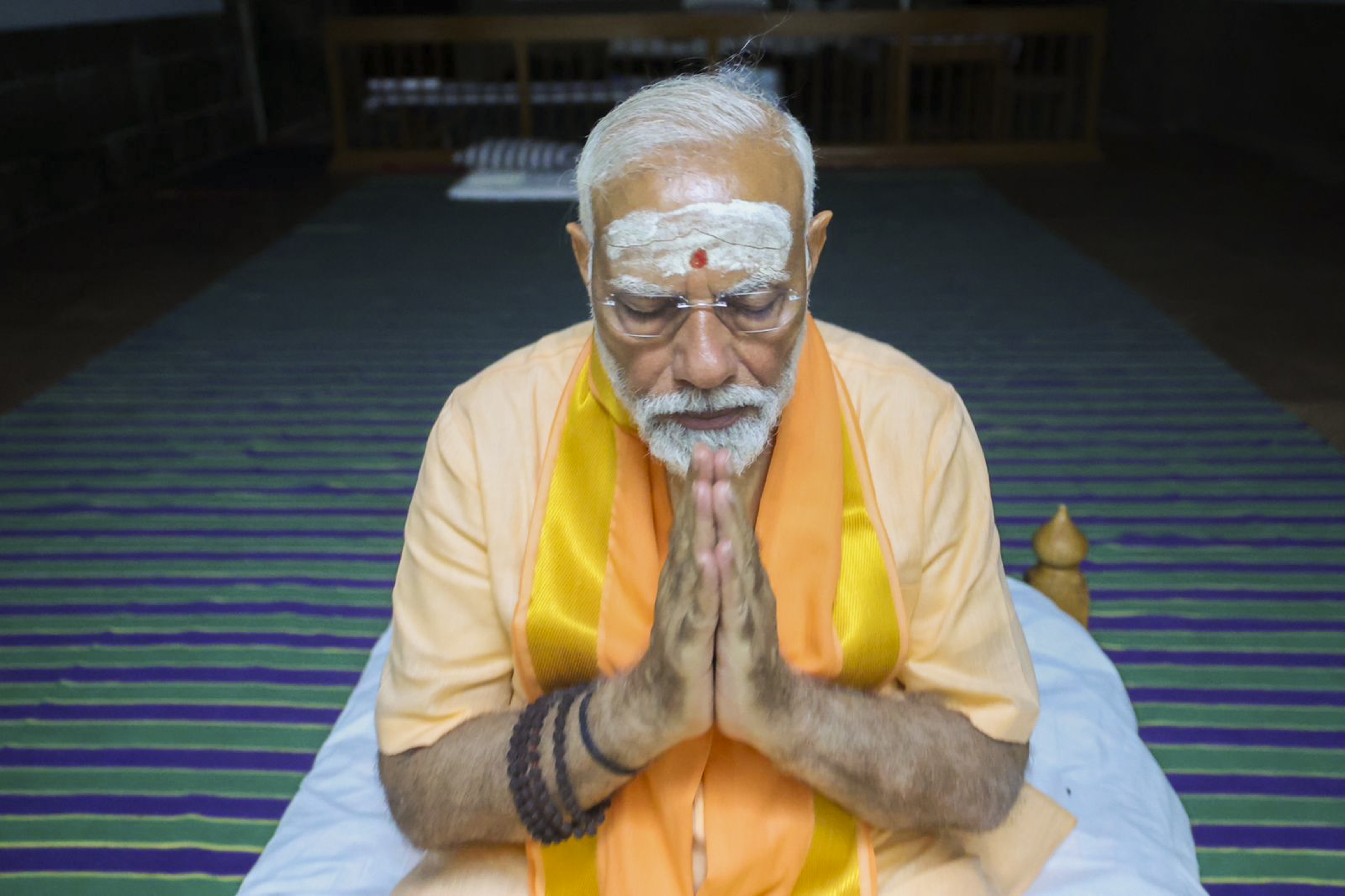 https://salarnews.in/public/uploads/images/newsimages/maannewsimage01062024_174548_modi meditation2.jpg